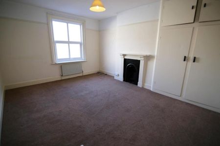 4 bedroom maisonette to rent - Photo 4