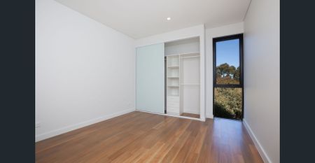 Contemporary 3Br Penthouse with Expansive Loggia & Roof Entertaining - Photo 3