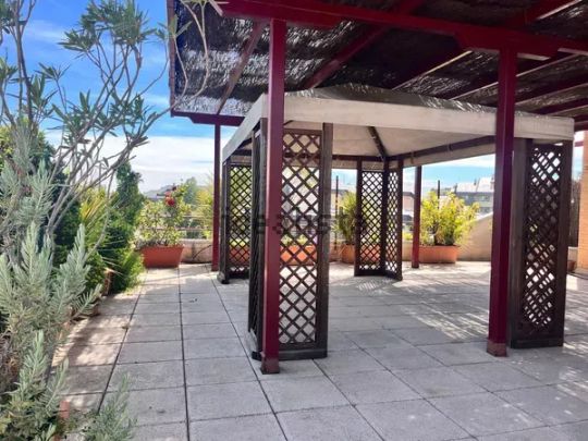 Alquiler de piso en Paseo de los Parques s/n - Photo 1