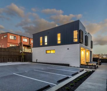 Modern Living in Flat Bush - Brand-New Terrace Home - Photo 4