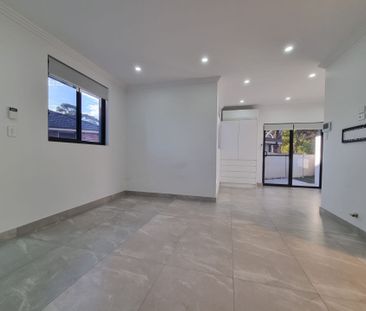 2 Bedroom Flat! Water Usage Included! - Photo 3