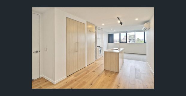 Generously Sized & Ultra Modern Apartment. - Photo 1