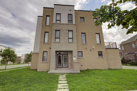 For Lease - 178 Wheat Boom Drive, Oakville, Ontario - Photo 2