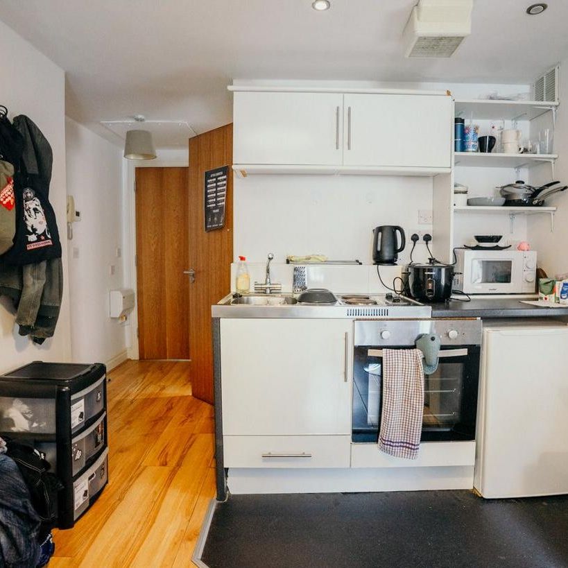 Studio to rent - Photo 1