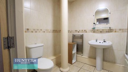 1 bedroom Flat To Let - Photo 3