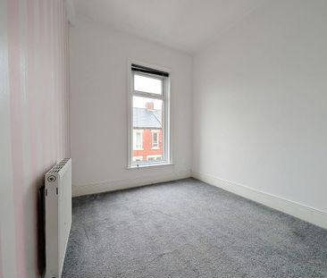 3 bedroom flat to rent - Photo 2