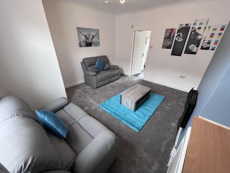 2 bedroom terraced house to rent - Photo 4