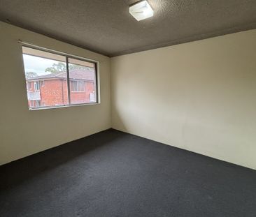 Comfortable Unit in Prime Location - Photo 3