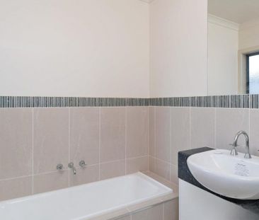 9A Aintree Street, Mooroolbark - Photo 6