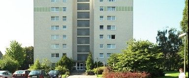 Erdgeschoss mit Badewanne und Balkon - Photo 1