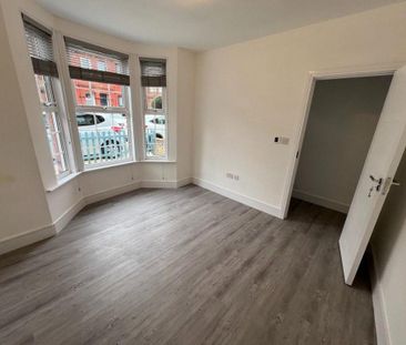 4 bedroom semi-detached house to rent - Photo 3