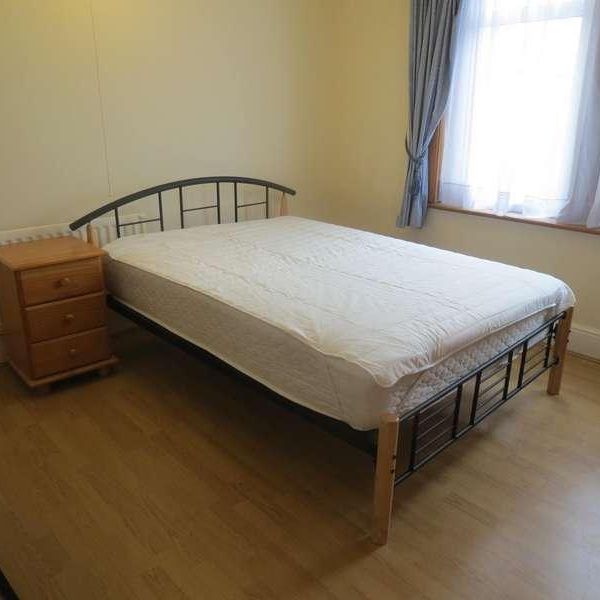 Bedroom Detached House In Charminster, BH9 - Photo 1