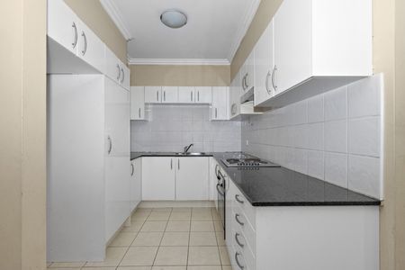 Neat and Tidy 2 Bedroom Unit - Photo 4