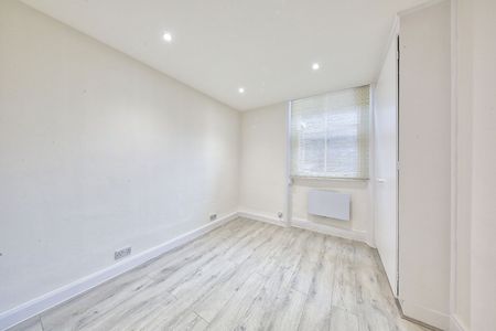 1 Bed Flat, Earls Court Road, SW5 - Photo 3