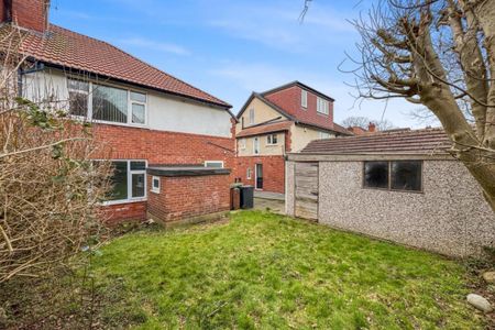 Stainburn Crescent, Moortown, Leeds - Photo 2