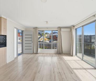 Modern & Stylish Home - Photo 1