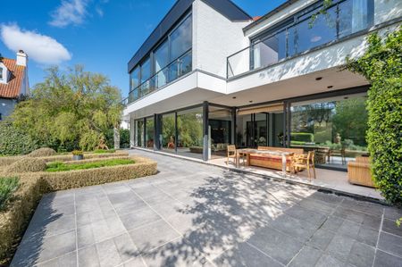 Prachtig gelijkvloers appartement met tuin ideaal gelegen aan de Zwinlaan - Foto 3