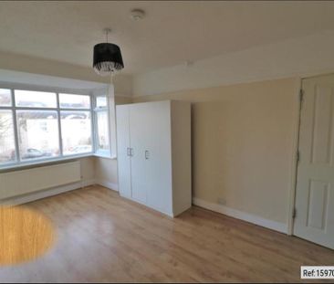 3 bed Semi-detached in Worplesdon Road , Guildford, GU2 9RS - Photo 3