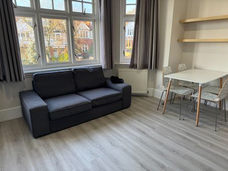 1 Bed Flat, Corfton Road, W5 - Photo 2