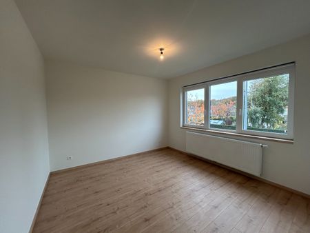 Halfopen, volledig gerenoveerde woning te Sint-Michiels - Photo 2