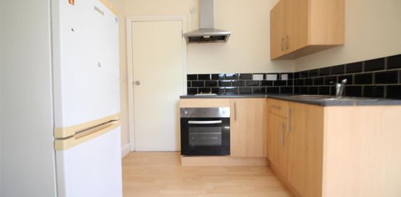 Hanworth Road, Hounslow - Photo 2