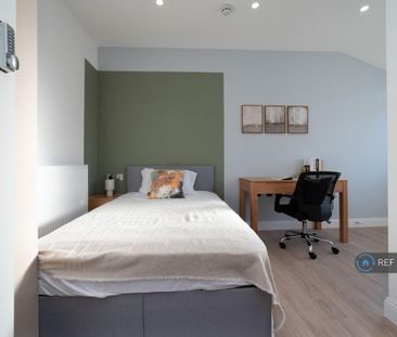 1 bedroom in a house share to rent - Photo 2