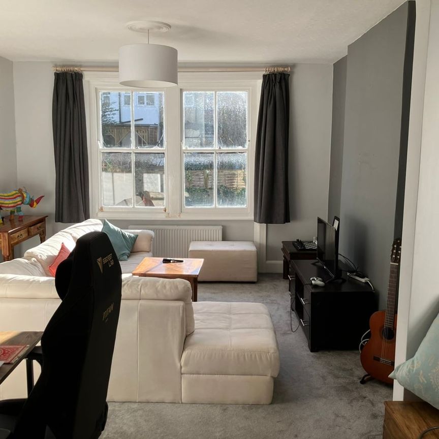 Room in a Shared Flat, Broxholm Road, SE27 - Photo 1