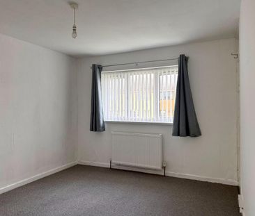 3 bedroom end of terrace house to rent - Photo 3