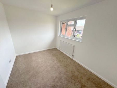 Rowlands Close, NW7, London - Photo 5