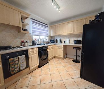 2 bedroom semi-detached house to rent - Photo 6