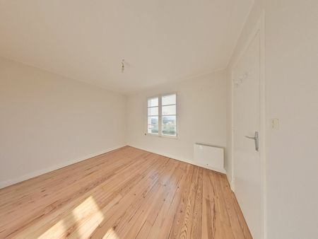 HYPER CENTRE Quartier VERDUN T2 avec Vue Château et Pyrénées, cave et Parking, - Photo 4