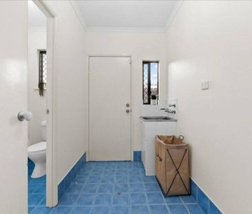 Fully Airconditioned - No Carpet - Rear Access - Large Corner Block - Photo 4