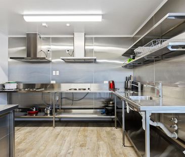 Room for rent in popular boarding house! - Photo 3