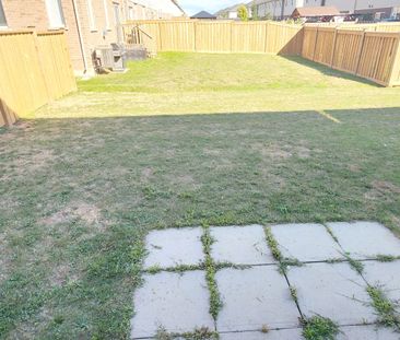 For Lease - 10 pinot Crescent, Hamilton, Ontario - Photo 2