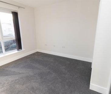 3 Bedroom House - Terraced - Photo 1