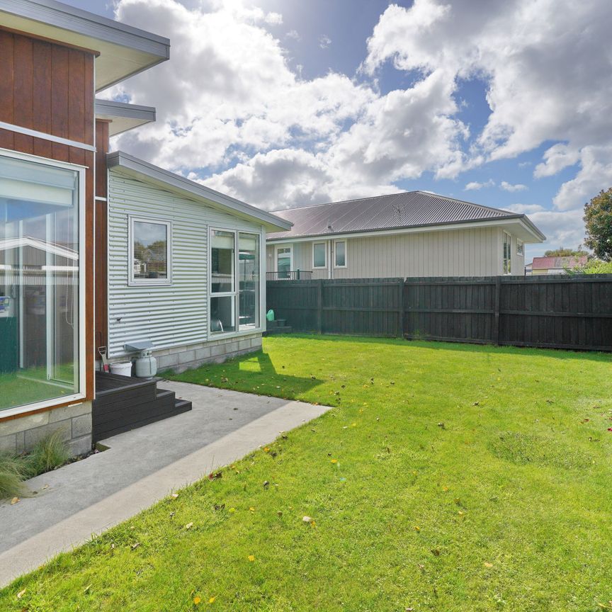 Haven in Woolston - Photo 1