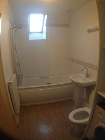 Three Bedroom Apartment to Rent in Taunton - Photo 5