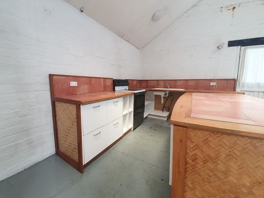 2 Bedroom Upper Unit in Onehunga - Photo 1