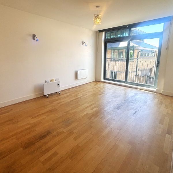 Fox Lane North, Chertsey, Surrey, KT16 - Photo 1