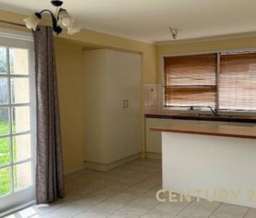 Comfort & Convenience in the Heart of Cranbourne - Photo 2