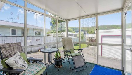 Big house, Private dec and big backyard, Sunroom, - Photo 5