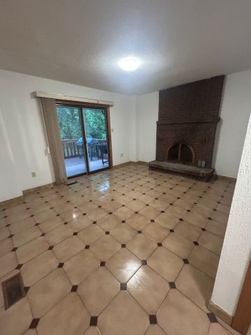 For Lease - 719 Keates Avenue Unit# Main, Oshawa, Ontario - Photo 3