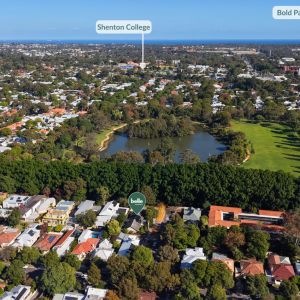 Stroll across the road to beautiful Shenton Park, walk to local shops, or jump on the train line to the city! - Photo 2