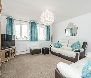 3 bedroom end of terrace house to rent - Photo 1