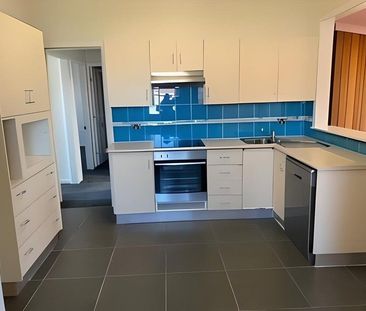 CONVENIENTLY POSITIONED! - Photo 1