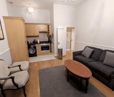 Castletown Road, London, W14 - Photo 2