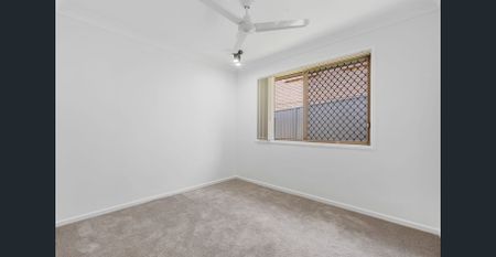 Spacious Family Home with large back Patio / Yard! - Photo 3