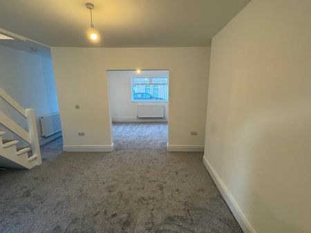 3 bedroom terraced house to rent - Photo 3