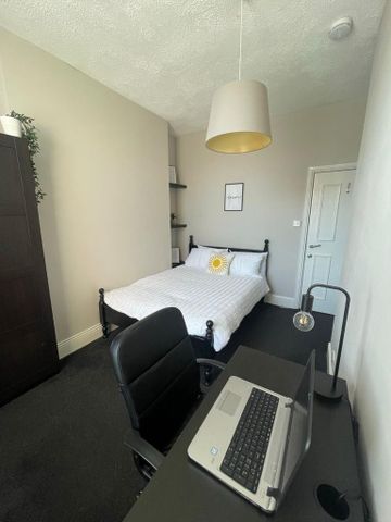 6 bedroom terraced house to rent - Photo 3