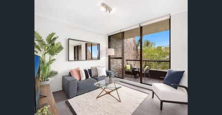 Beautiful Townhouse with Rooftop Terrace - Photo 2